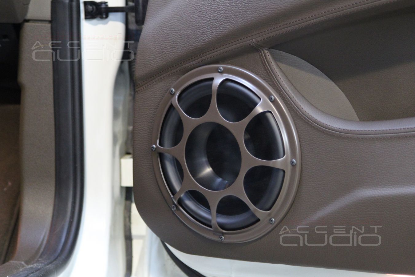 Установка мидбасов Morel в двери BMW X5