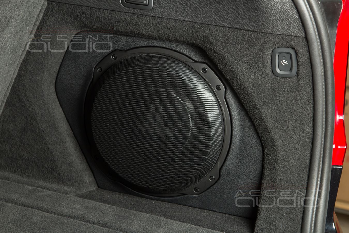 2023 Update: встроенный сабвуфер-стелс для семиместного Volvo XC90