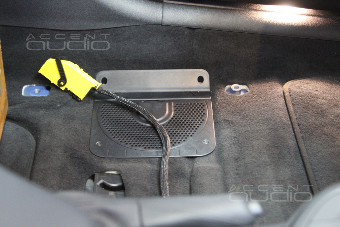 Установка подсидельных сабвуферов-мидбасов Eton B195 NEO Underseat Bass