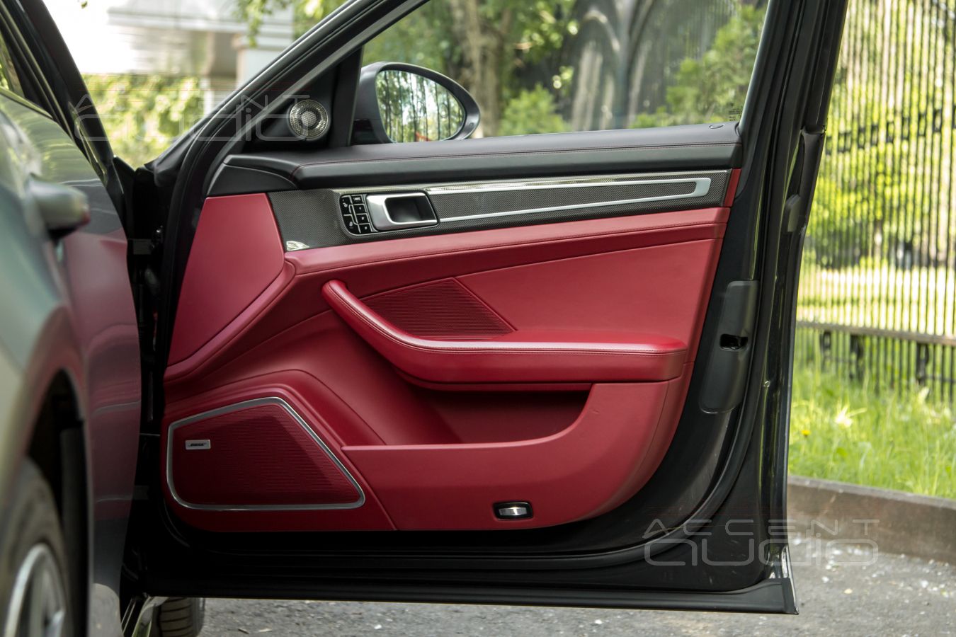 Установка мидбасовых Brax GL6 и аудиоподготовка дверей Porsche Panamera