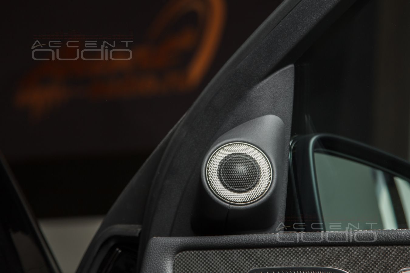 Красота и стиль твитеров Brax ML1 в интерьере Mercedes-Benz GLE Coupe AMG 53