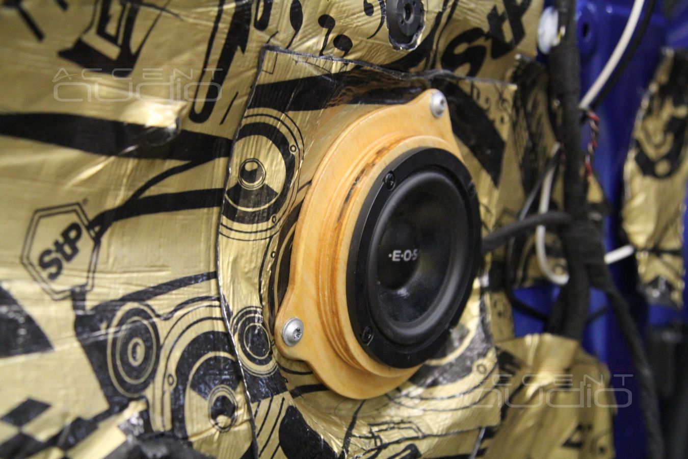 Установка среднечастотников E.O.S MD-75 в штатные места BMW F30