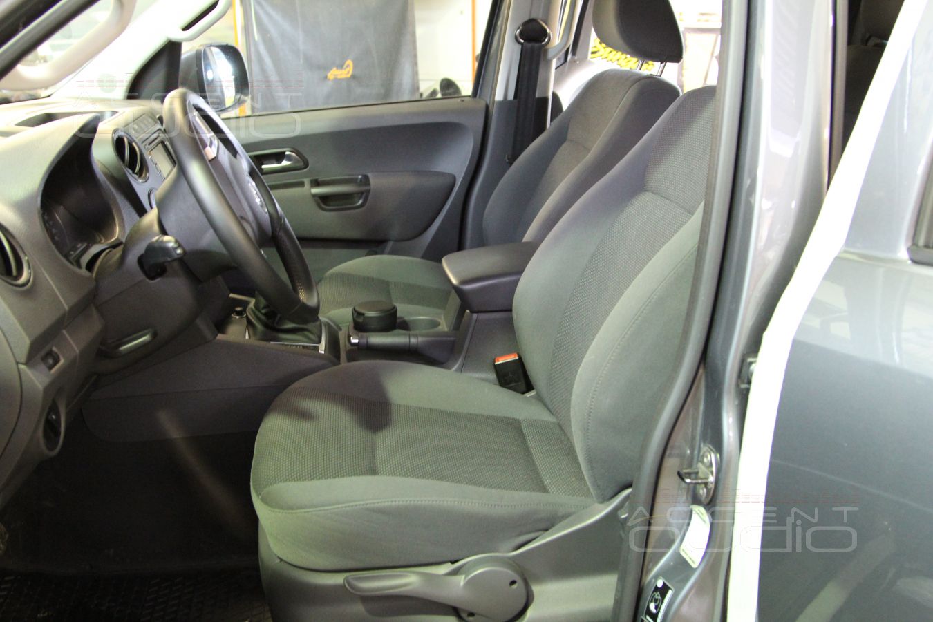 Volkswagen Amarok - доводим до ума: мультимедиа, пошив салона