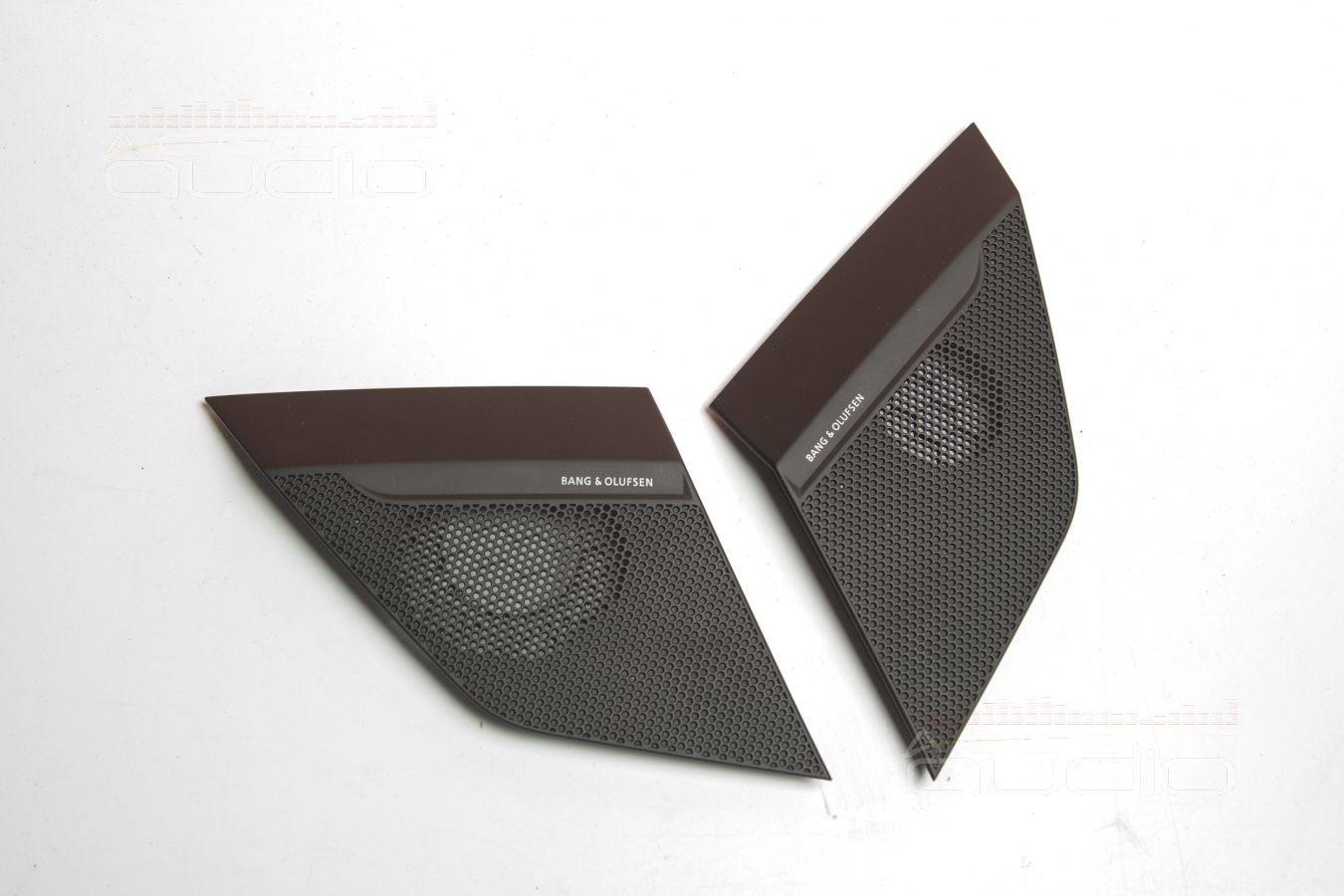 Полностью штатный, скрытый, но правильный монтаж серединок Brax GL2 в Audi E-Tron