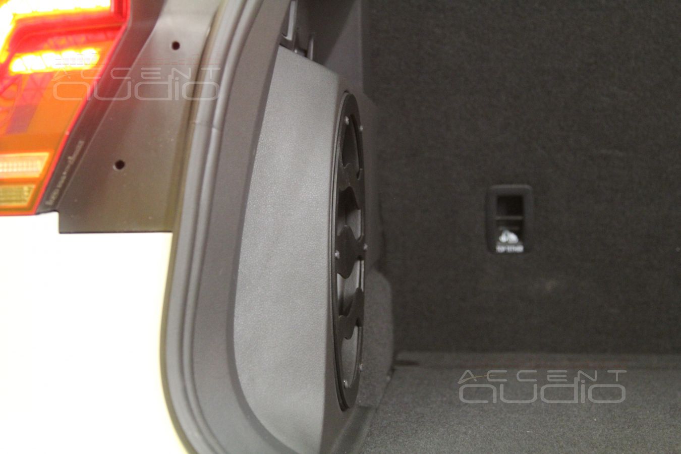 Встроенный сабвуфер в новом Тигуане