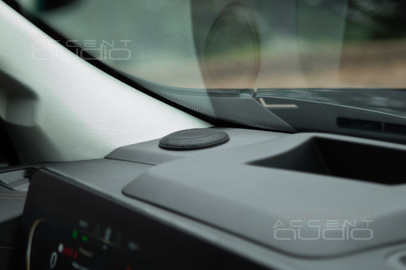 Стильная врезка: среднечастотные излучатели БЕЗ ПОДИУМОВ в Exeed