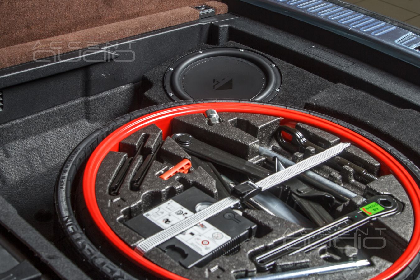 Правильный внутрипольный сабвуфер для Porsche Cayenne Coupe 2022