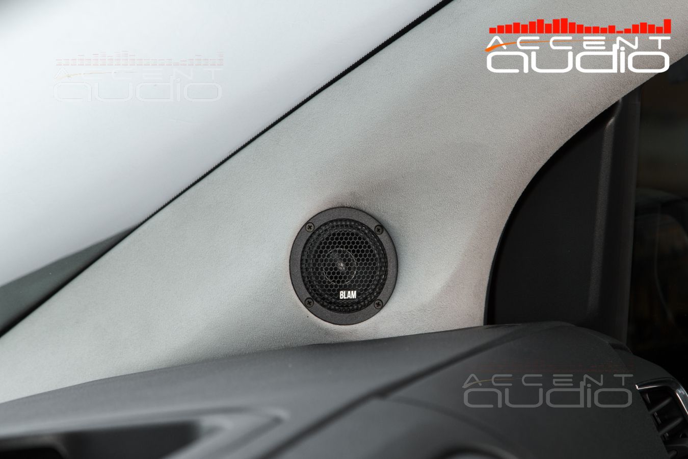 Правильное расположение широкополосных излучателей Blam в Opel Zafira Life