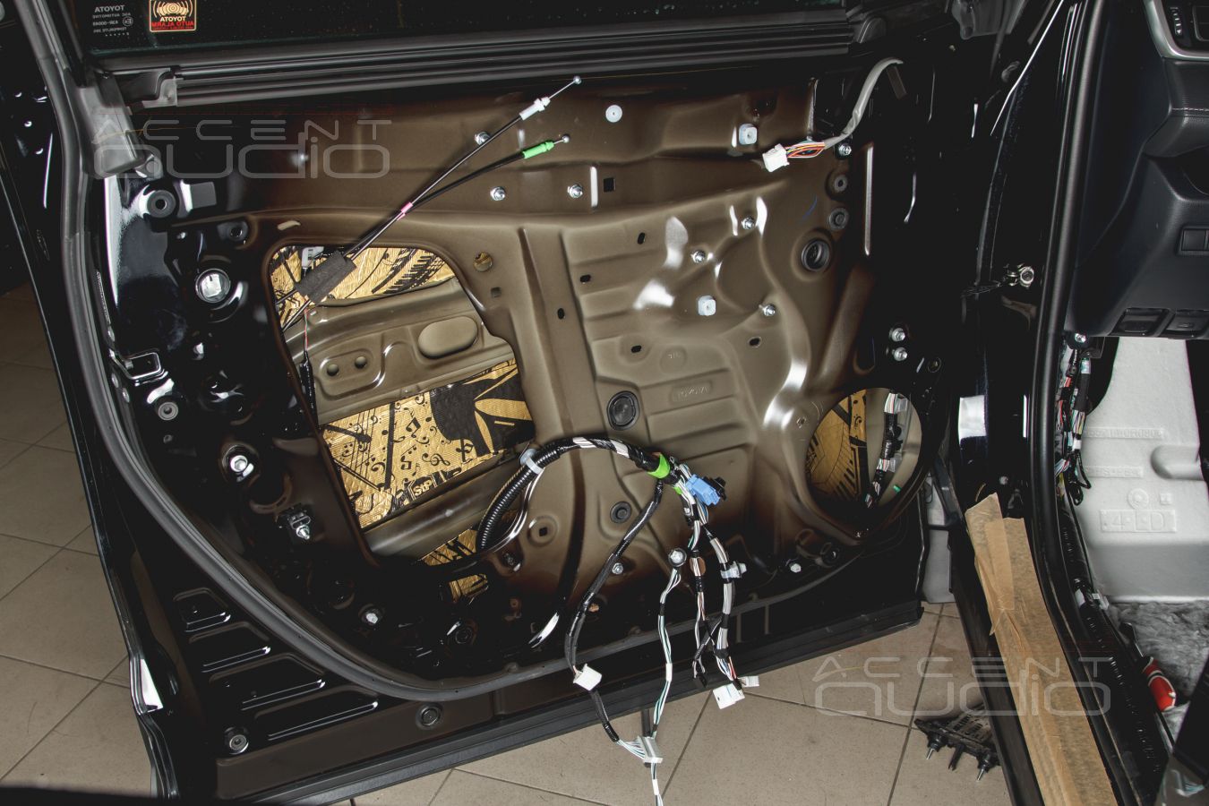 Аудиоподготовка дверей и установка Focal FLAX в Toyota RV4