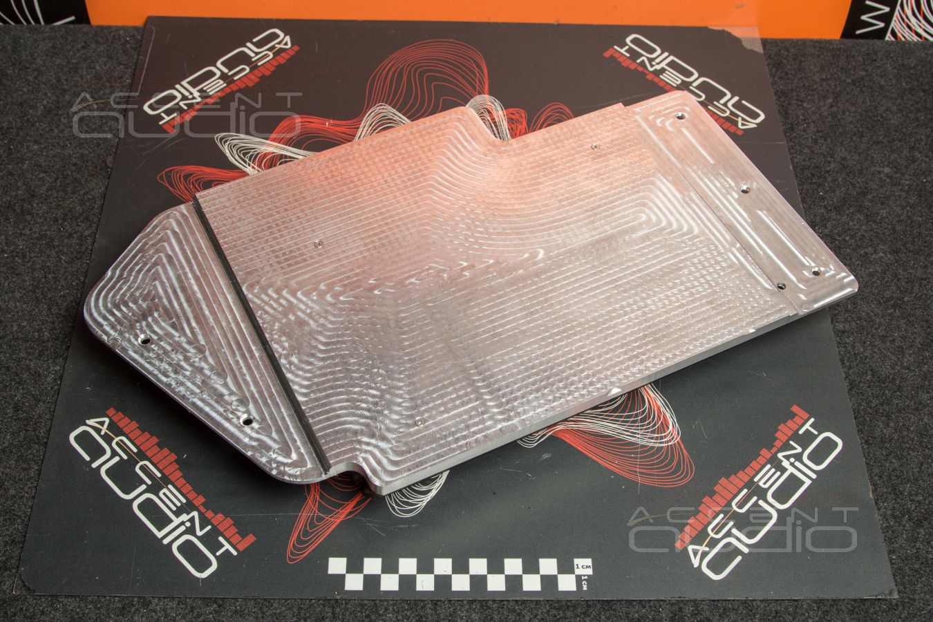 Штатный, заводской монтаж новых усилителей Helix в Porsche Carrera 911 S