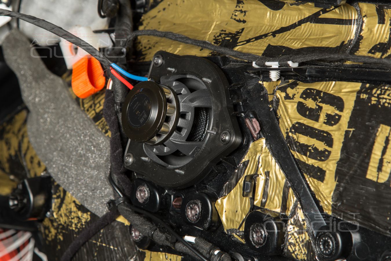 Установка акустики Blam Multix в Panamera в стиле Dali: мидбас и СЧ