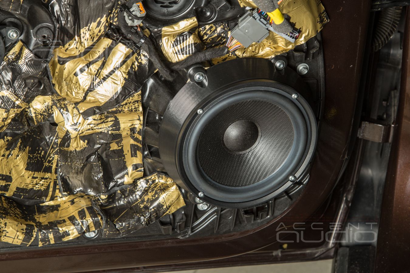 Аудиоподготовка дверей и штатный монтаж новых мидбасовых динамиков SOAudio 165\38