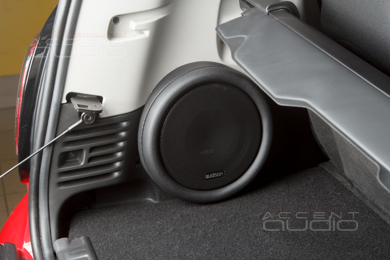 Лучший сабвуфер для Smart Fortwo