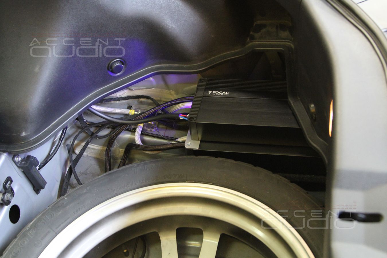 Установка и скрытая интеграция усилителей Focal FPX 4.400 SQ