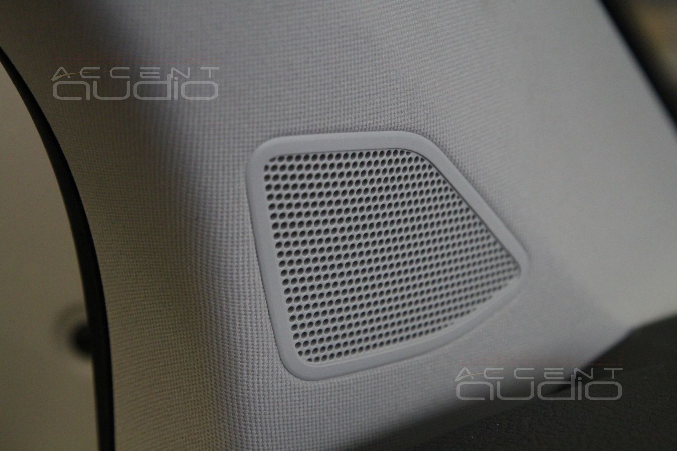 Установка фронтальной акустики FOCAL Integration ISU200 