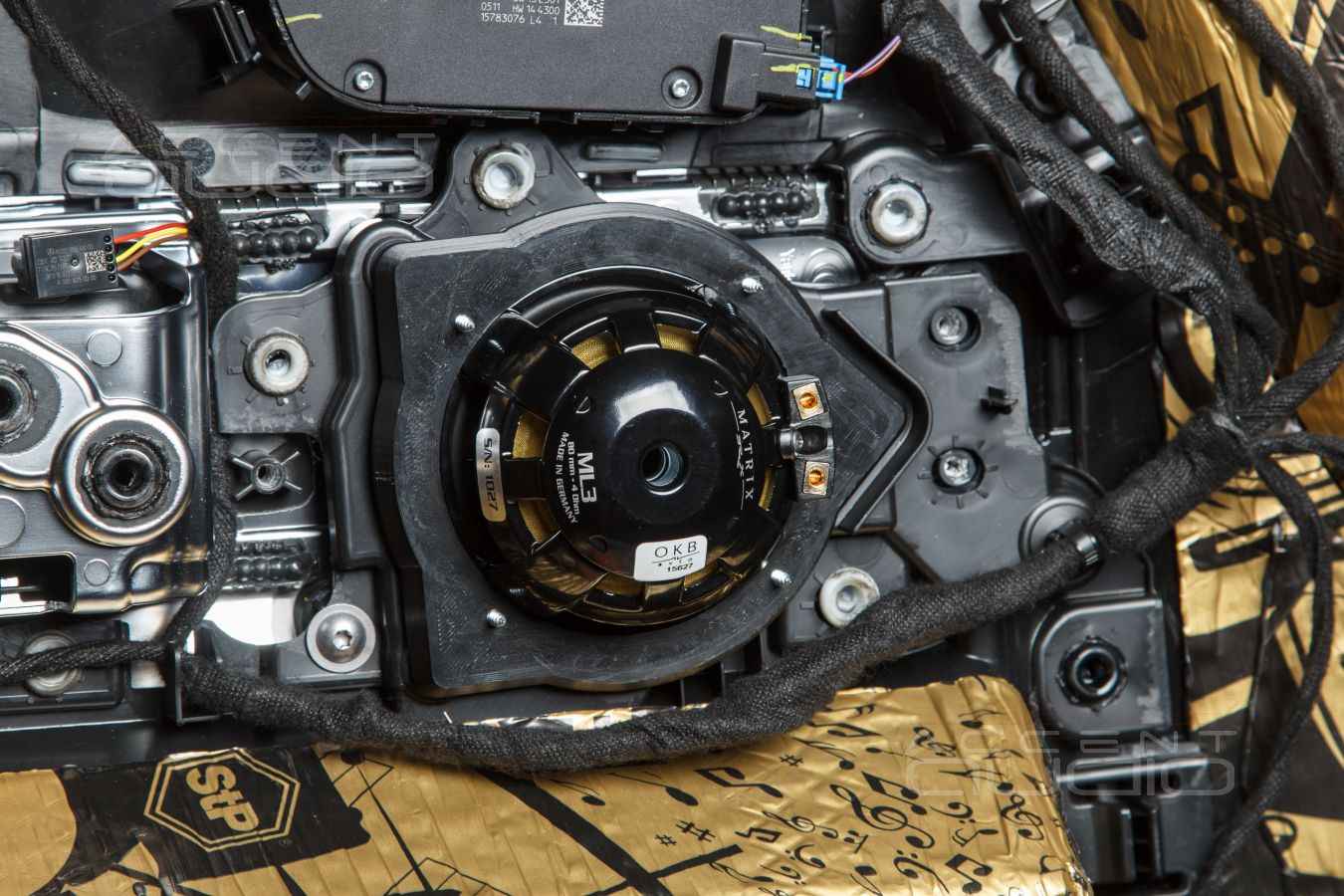 Лучшие среднечастотные динамики Brax ML3 в MB Gelandewagen и их штатная установка