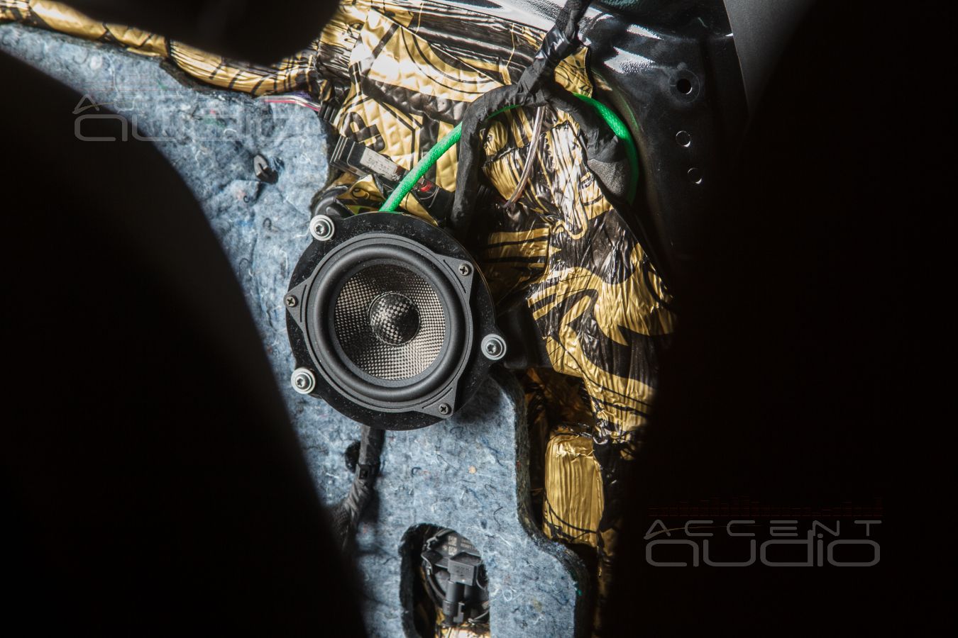 BLAM Signature S 100N24P и Focal IS BMW100 штатно в BMW X5