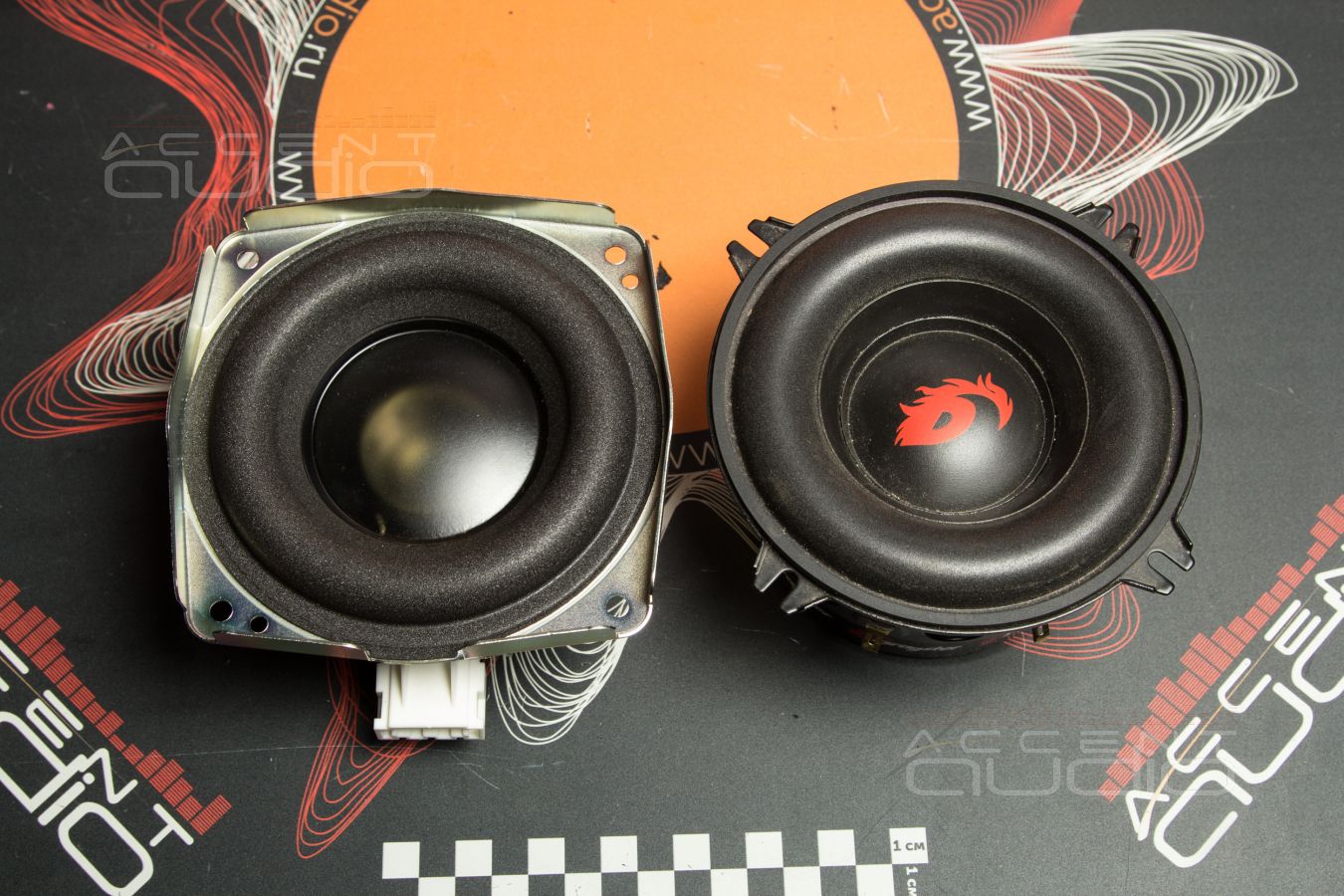 Сабвуфер в торпеде – штатное решение для Porsche 911