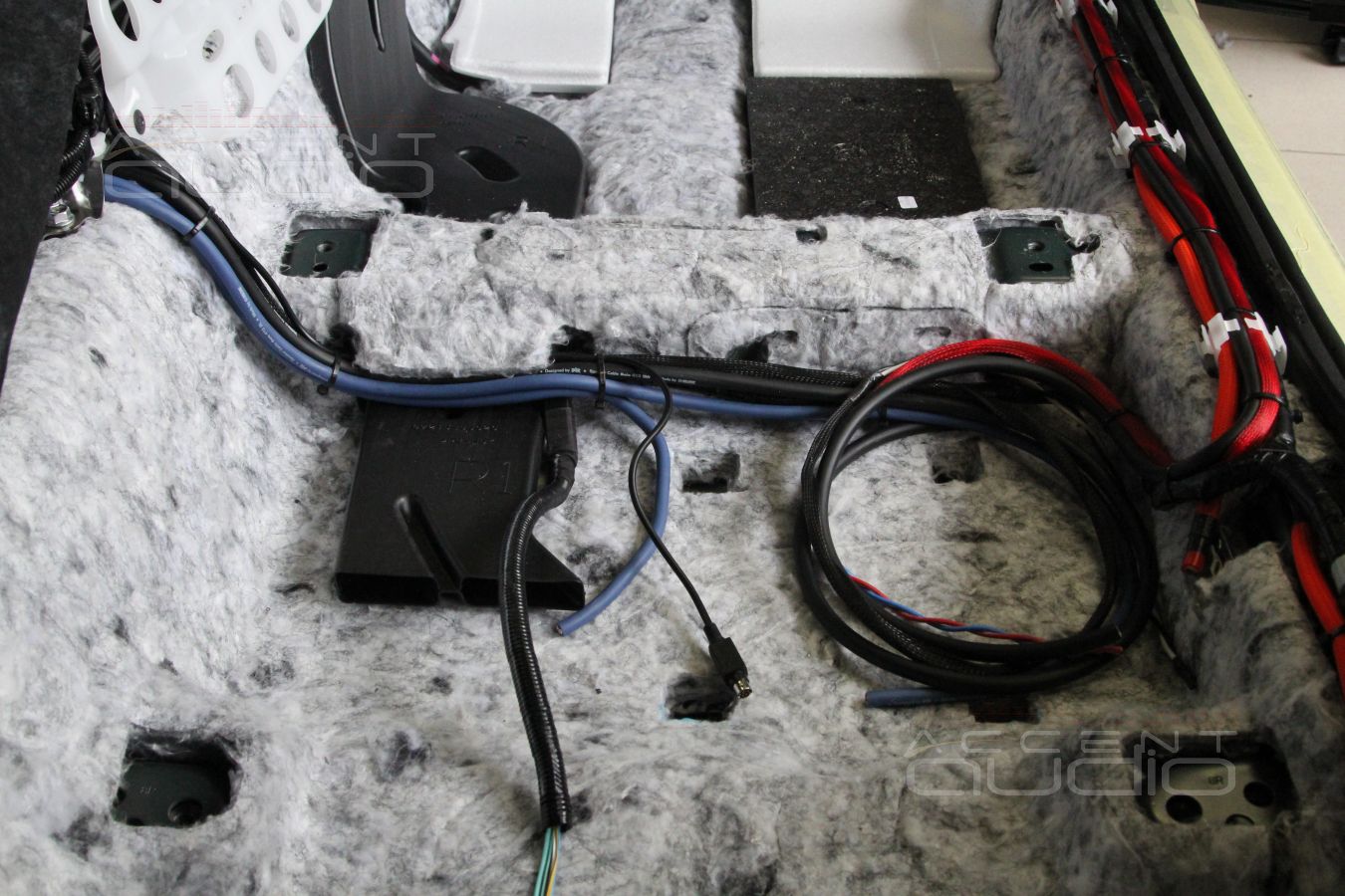 Установка усилителя в Toyota Camry 2019