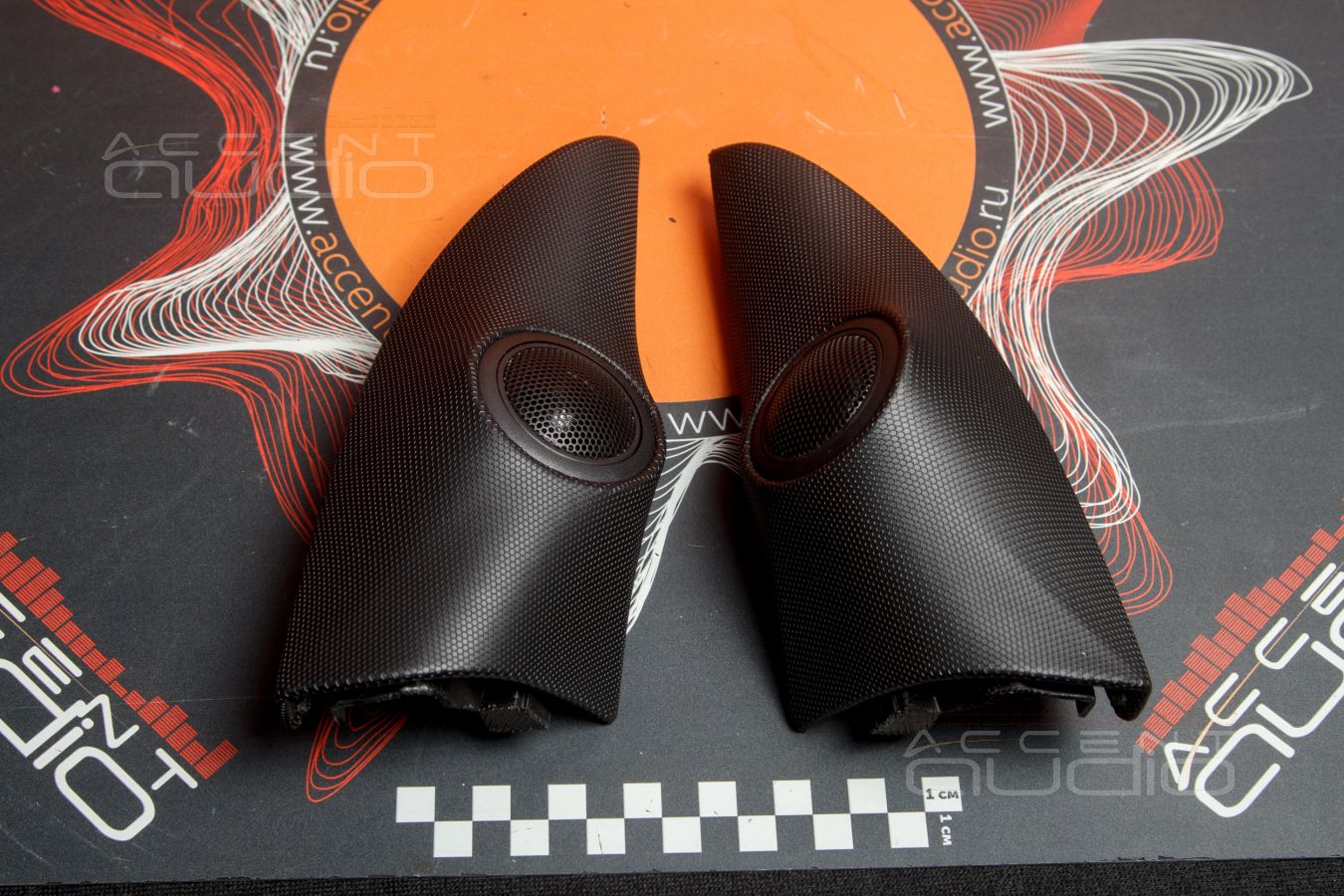 Штатные подиумы для твитеров SOAudio в Smart Fortwo