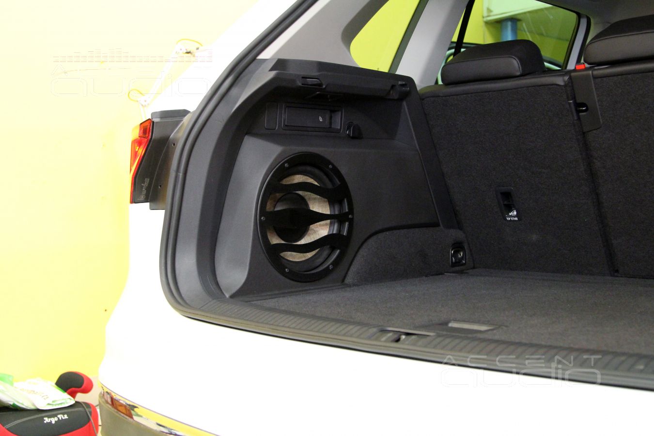 Встроенный сабвуфер в новом Тигуане