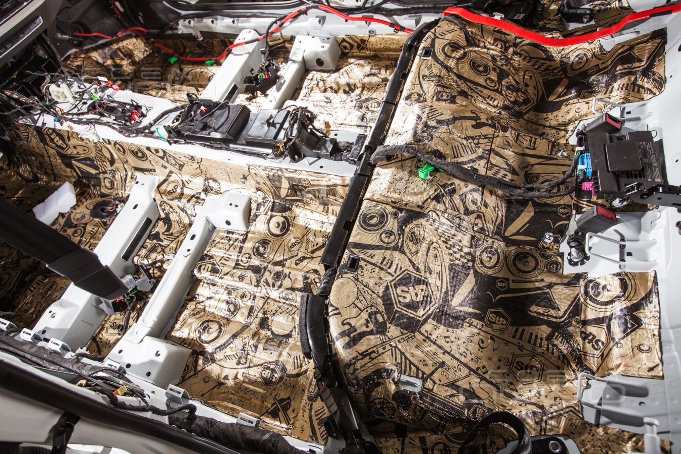 Шумоизоляция Audi A5 – просто фото процесса