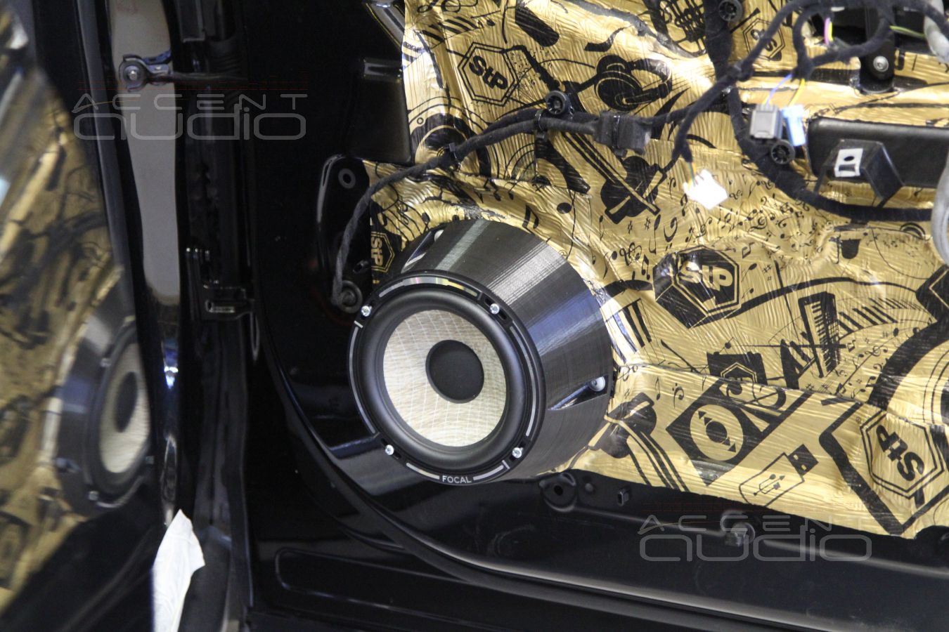 Аудиоподготовка Range Rover Velar, установка мидбасов Focal и великолепный пластик обшивок