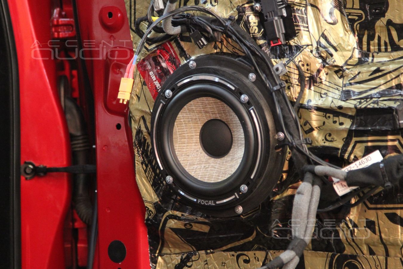 Установка акустики Focal Performance в RangeRover Evoque