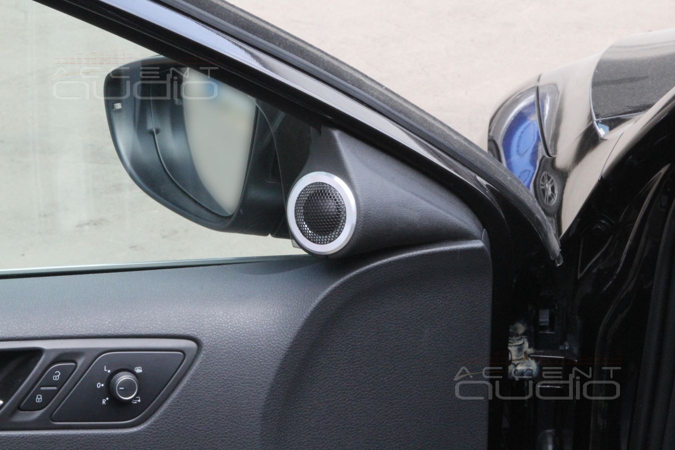 Установка акустики: подиумы для E.O.S AL-267 в Volkswagen Jetta