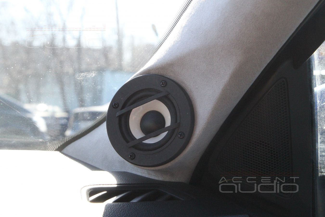 Подиумы под Bewith Reference R 50. Установка СЧ-ВЧ излучателей