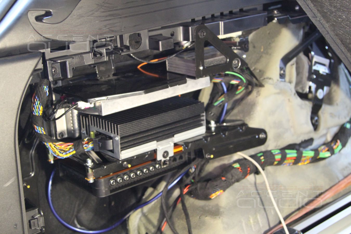 Установка процессора Audison Bit One в BMW X5