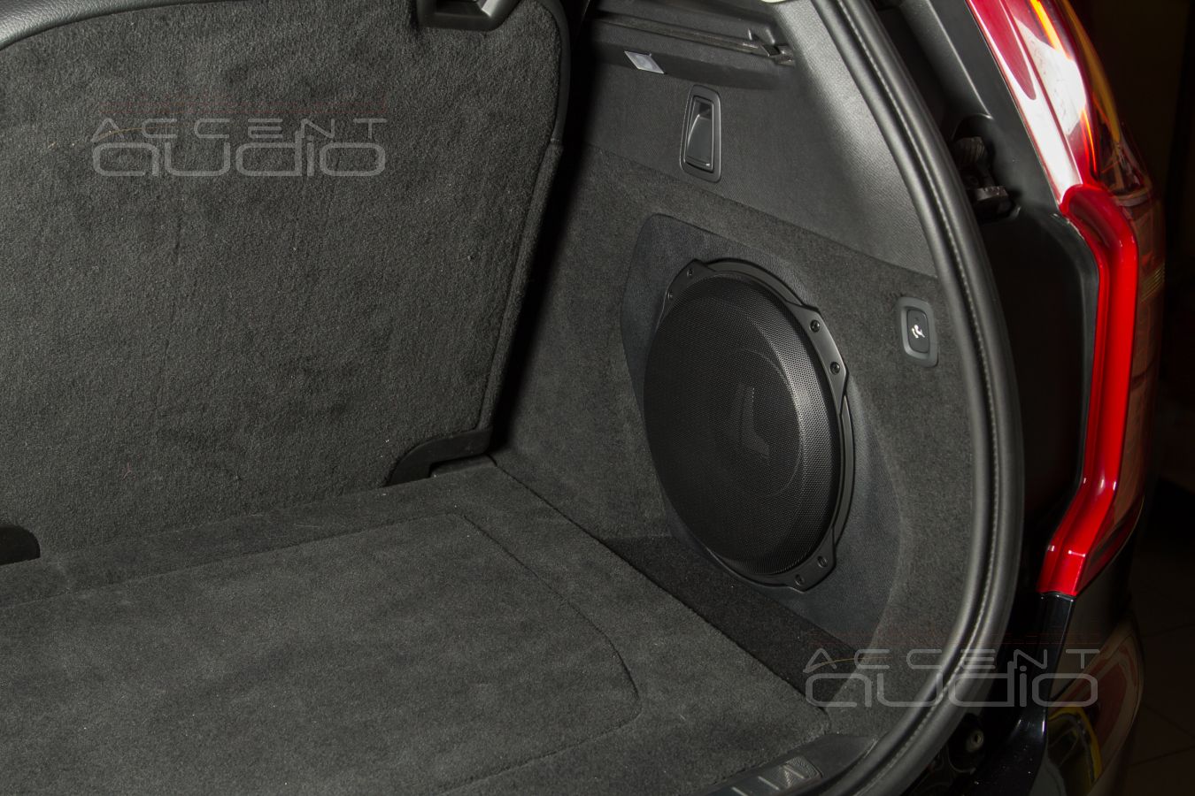 2023 Update: встроенный сабвуфер-стелс для семиместного Volvo XC90