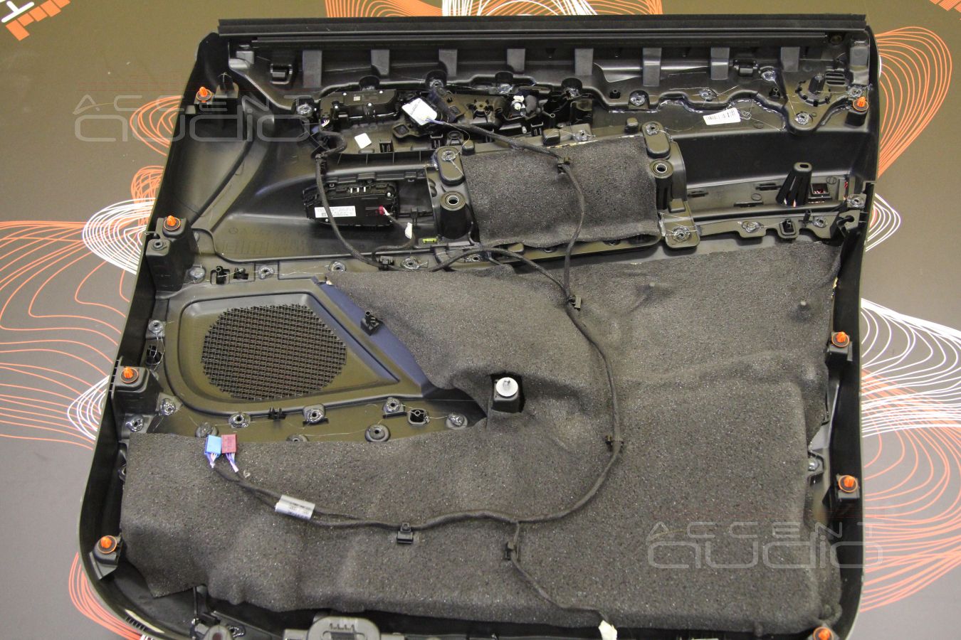 Шумоизоляция Mercedes Vito: двери и их обшивки