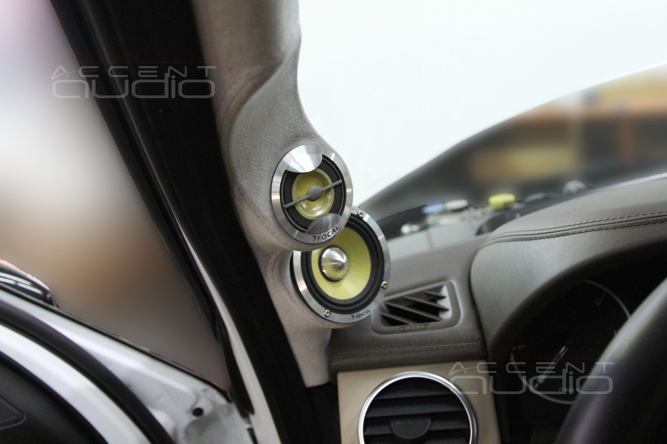 Установка акустики в Range Rover Discovery: изготовление подиумов