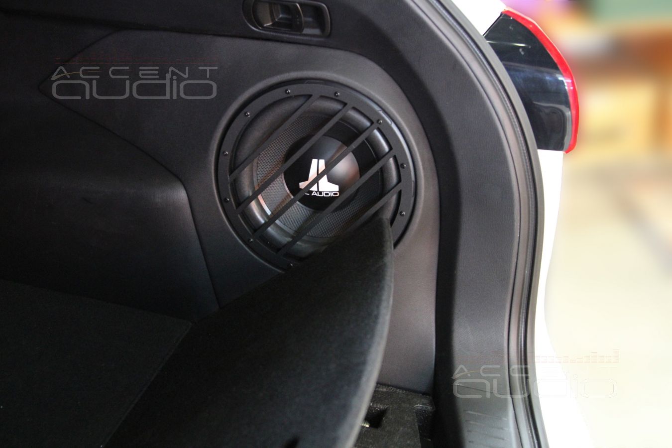 Сабвуфер стелс в Mаzda CX5
