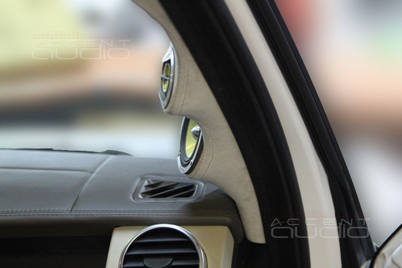 Установка акустики в Range Rover Discovery: изготовление подиумов