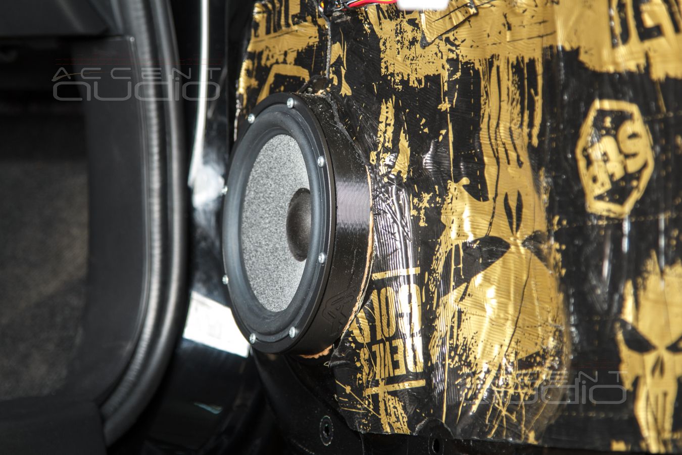 Установка фронтальных мидбасов Brax GL6 в Mitsubishi Pajero Sport