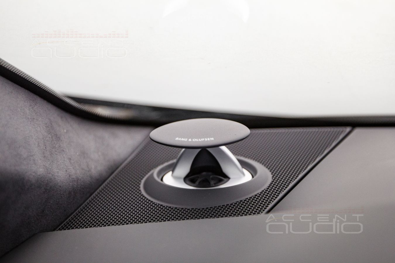 Среднечастотные излучатели Brax ML3 вместо сомнительных выезжалок – штатно для RS 6