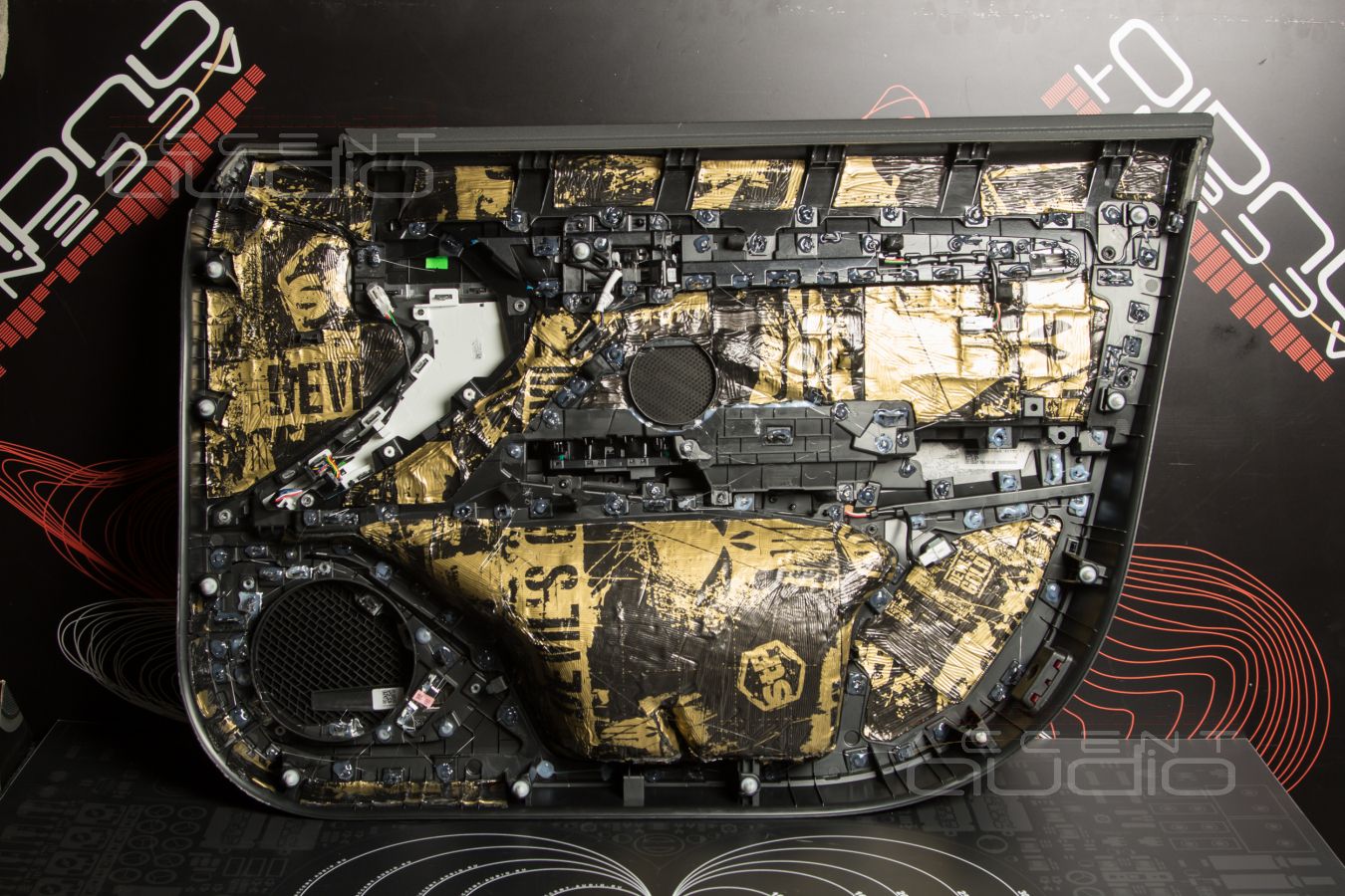 Установка мидбасовых Eton Graphit 16 и аудиоподготовка дверей Zeekr