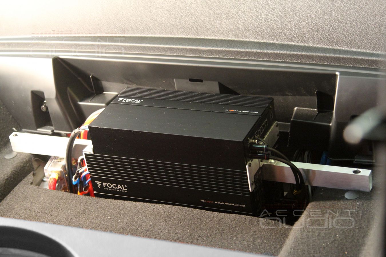 Десятиканальный усилитель Focal, предназначенный для Porsche Macan