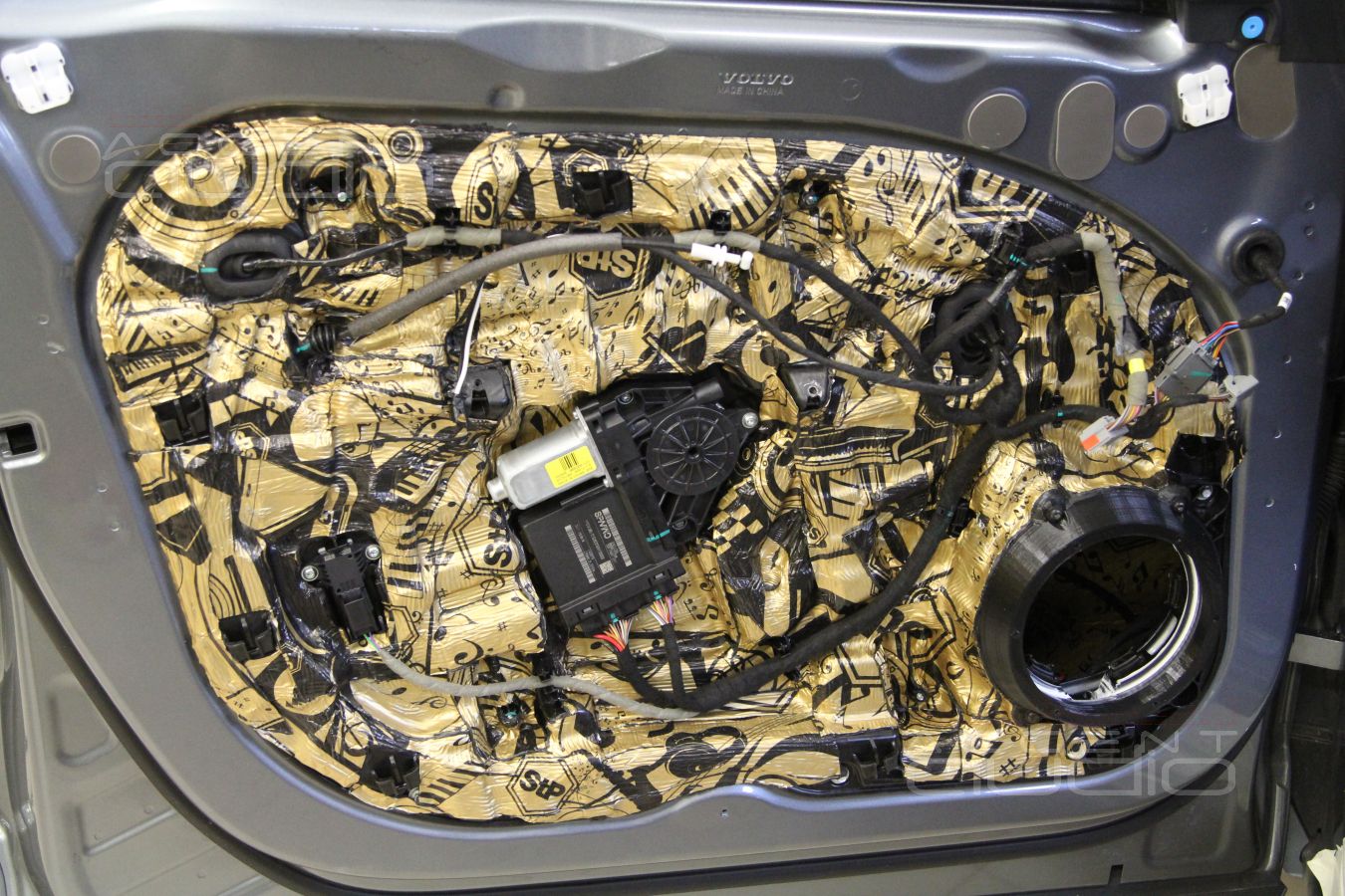 Аудиоподготовка дверей Volvo XC 60