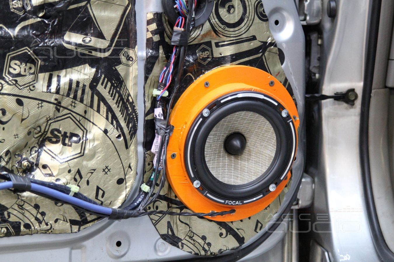 Установка акустики Focal Performance в Nissan 350Z