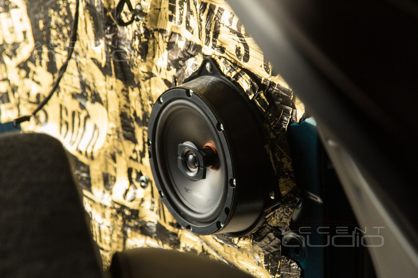 Коротко о тыловой акустике в Exeed и её обновлении