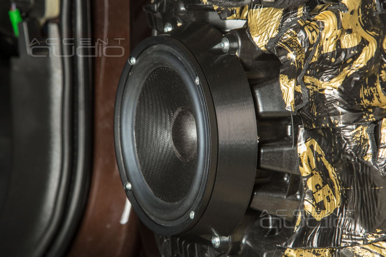 Аудиоподготовка дверей и штатный монтаж новых мидбасовых динамиков SOAudio 165\38