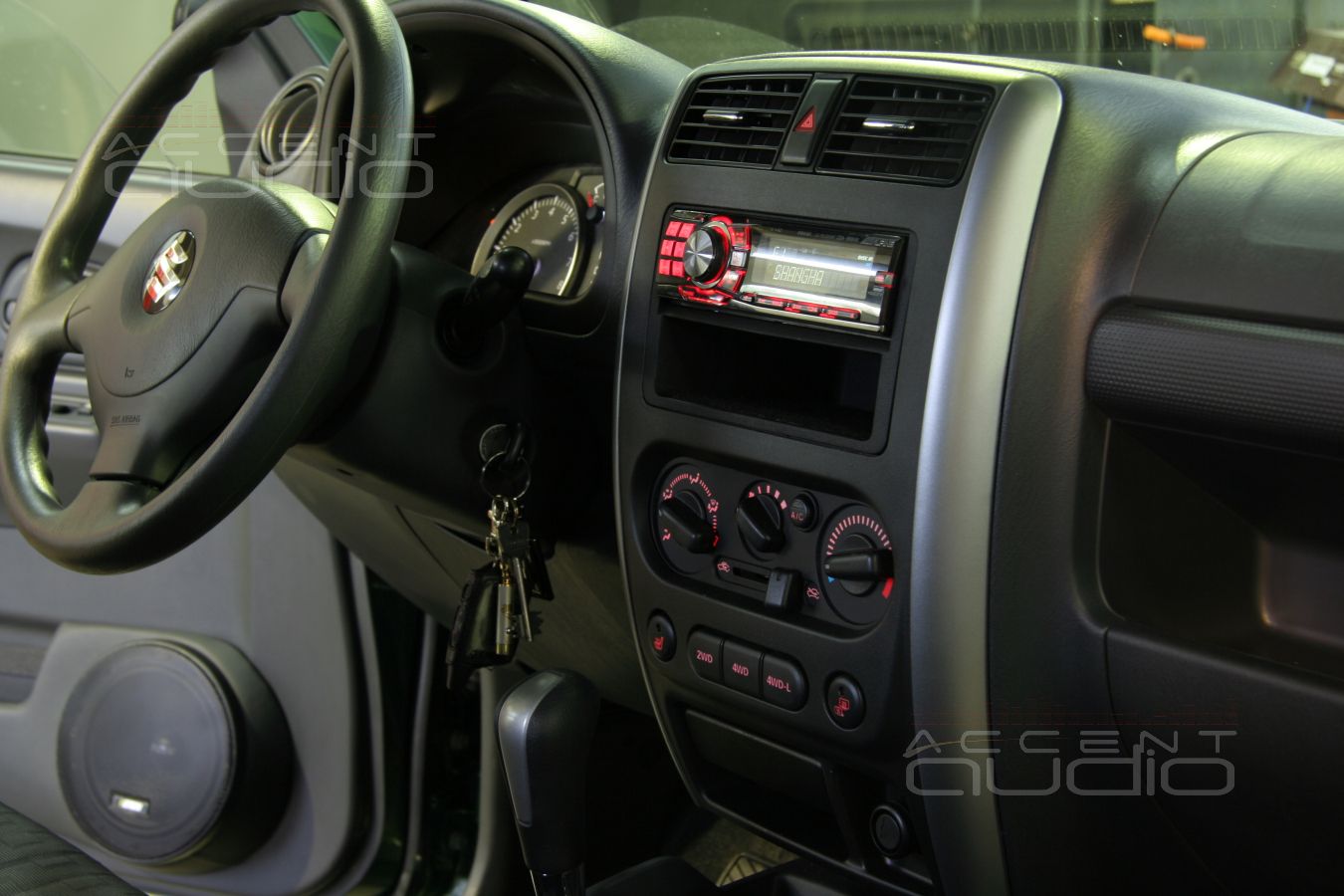 Suzuki Jimny: отличный звук легко и изящно