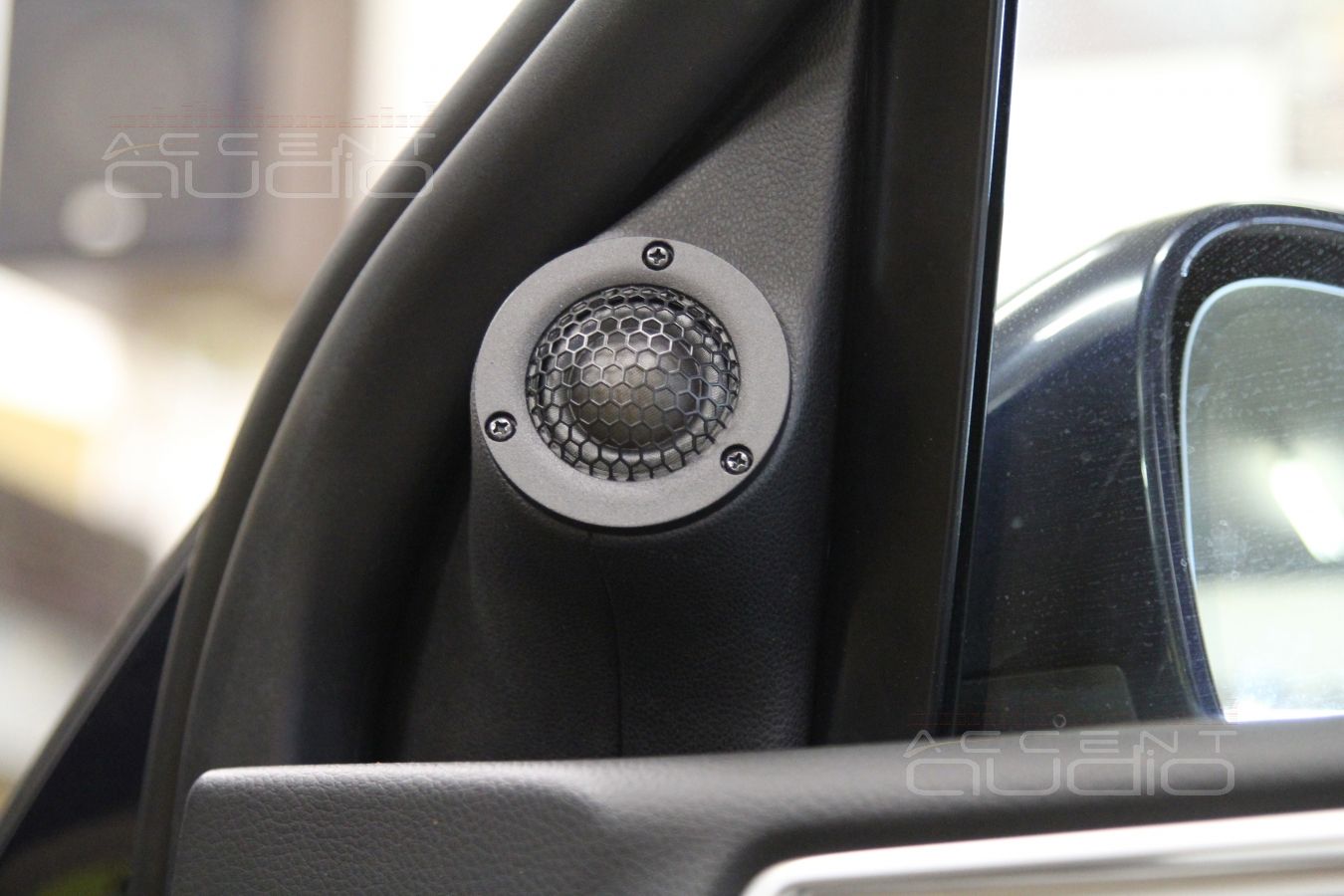 Новая акустика в Porshe Macan - твитеры ScanSpeak