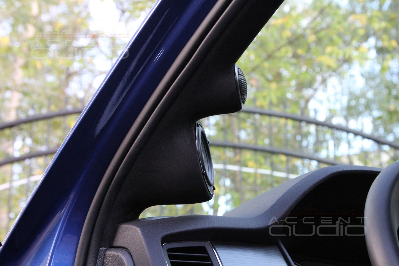 Сразу – главное: подиумы для твитеров Rainbow и среднечастотных излучателей Brax для Skoda Kodiaq