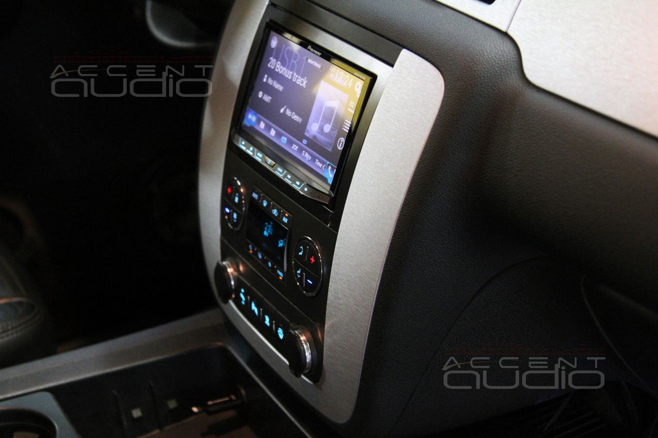 Замена магнитолы в Chevrolet Tahoe