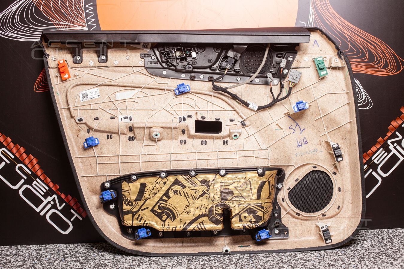 Установка акустики: Eton, Helix, SOAudio – все друзья в одной двери Volvo XC60