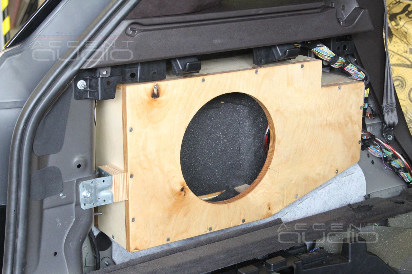 Сабвуфер Peerless XXLS-P835016 и его интеграция в RangeRover Sport